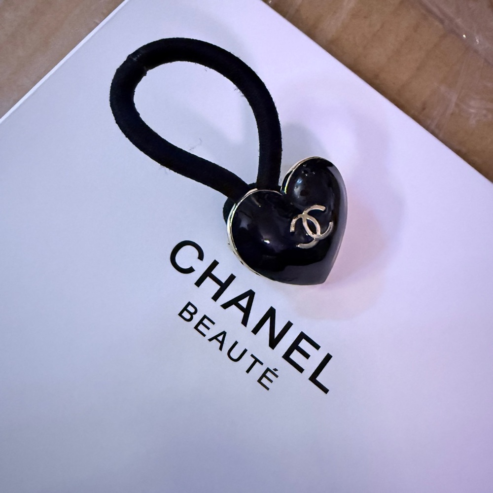 CHANEL beaute  Black Heart Hair Tie Accessory